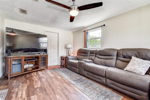 Casa en venta en Pinellas Park, Florida, 2 dormitorios, 104.52 m2 № 1906563 - foto 17