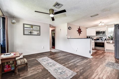 Casa en venta en Pinellas Park, Florida, 2 dormitorios, 104.52 m2 № 1906563 - foto 4
