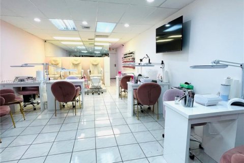 Immobilier commercial à vendre à Miami, Floride № 1981988 - photo 12