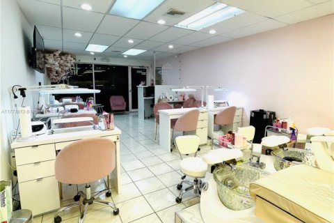 Immobilier commercial à vendre à Miami, Floride № 1981988 - photo 5