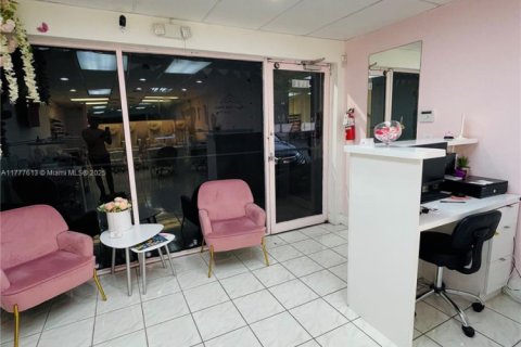 Immobilier commercial à vendre à Miami, Floride № 1981988 - photo 11