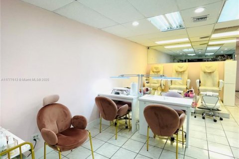 Immobilier commercial à vendre à Miami, Floride № 1981988 - photo 3