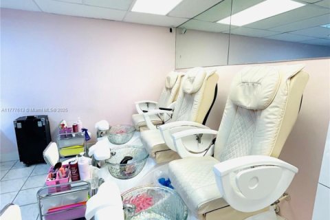 Immobilier commercial à vendre à Miami, Floride № 1981988 - photo 4