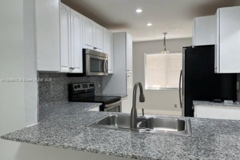 Condo in Weston, Florida, 2 bedrooms  № 1845967 - photo 9