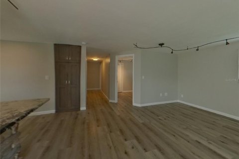 Casa en alquiler en Tarpon Springs, Florida, 3 dormitorios, 115.94 m2 № 1911002 - foto 4