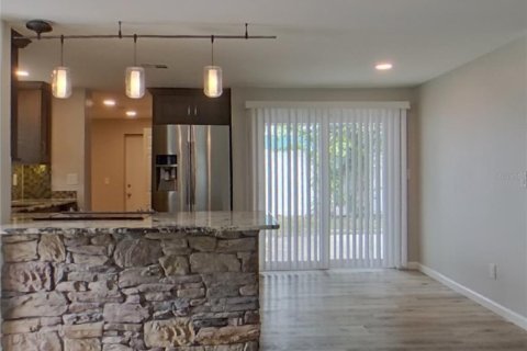 Casa en alquiler en Tarpon Springs, Florida, 3 dormitorios, 115.94 m2 № 1911002 - foto 5