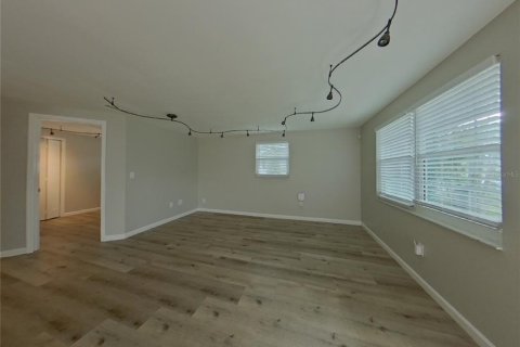 Casa en alquiler en Tarpon Springs, Florida, 3 dormitorios, 115.94 m2 № 1911002 - foto 3