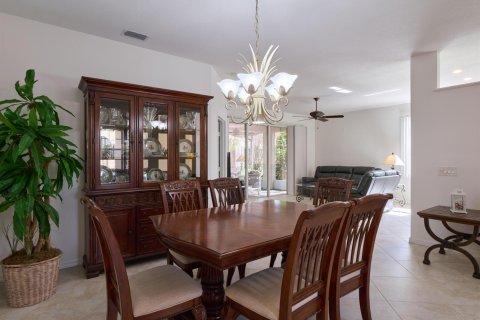 House in Port St. Lucie, Florida 2 bedrooms, 155.43 sq.m. № 2316895 - photo 6