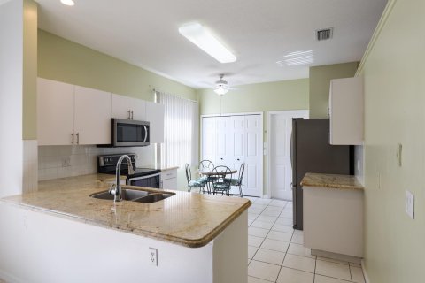 House in Port St. Lucie, Florida 2 bedrooms, 155.43 sq.m. № 2316895 - photo 9