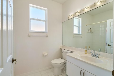 House in Port St. Lucie, Florida 2 bedrooms, 155.43 sq.m. № 2316895 - photo 16