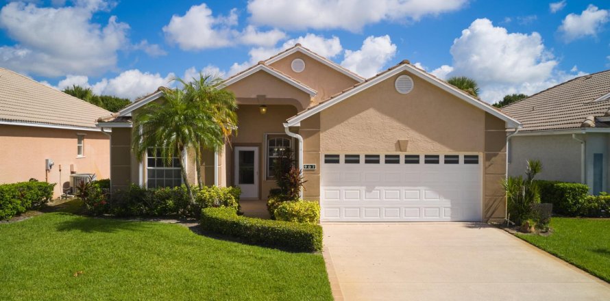 House in Port St. Lucie, Florida 2 bedrooms, 155.43 sq.m. № 2316895