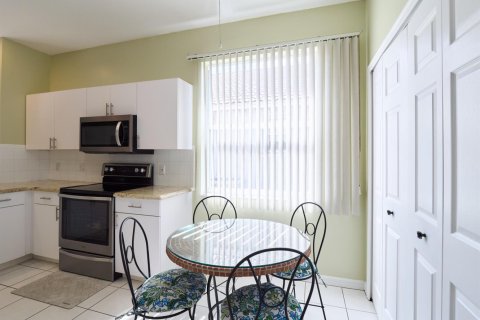 House in Port St. Lucie, Florida 2 bedrooms, 155.43 sq.m. № 2316895 - photo 10