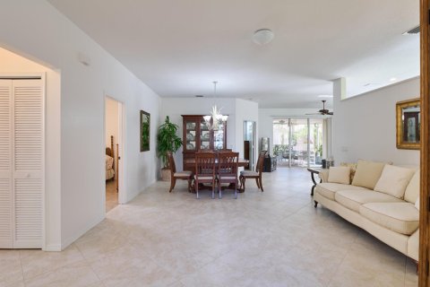 House in Port St. Lucie, Florida 2 bedrooms, 155.43 sq.m. № 2316895 - photo 5