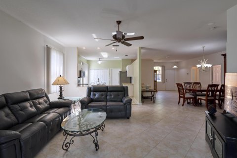 House in Port St. Lucie, Florida 2 bedrooms, 155.43 sq.m. № 2316895 - photo 8