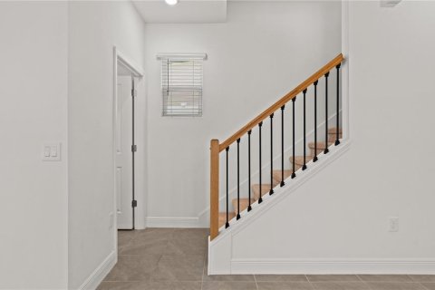 House in Winter Garden, Florida 3 bedrooms, 164.44 sq.m. № 2210739 - photo 26