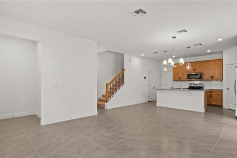 House in Winter Garden, Florida 3 bedrooms, 164.44 sq.m. № 2210739 - photo 9