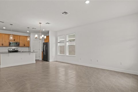 House in Winter Garden, Florida 3 bedrooms, 164.44 sq.m. № 2210739 - photo 7