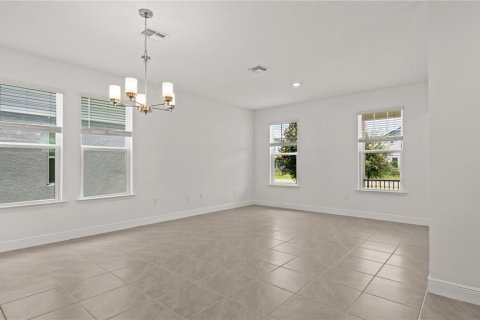 House in Winter Garden, Florida 3 bedrooms, 164.44 sq.m. № 2210739 - photo 11