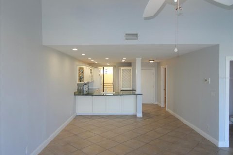 Condo in Saint Petersburg, Florida, 1 bedroom  № 1894827 - photo 17