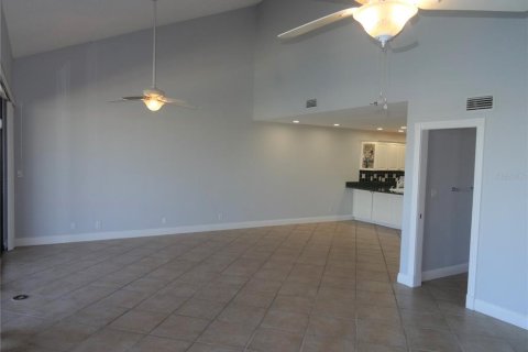 Condo in Saint Petersburg, Florida, 1 bedroom  № 1894827 - photo 12