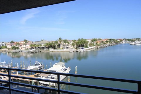 Condo in Saint Petersburg, Florida, 1 bedroom  № 1894827 - photo 18