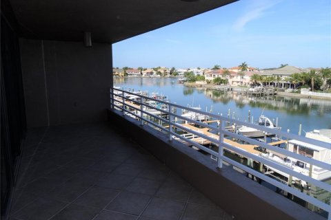 Condo in Saint Petersburg, Florida, 1 bedroom  № 1894827 - photo 15