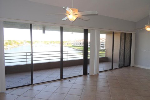 Condo in Saint Petersburg, Florida, 1 bedroom  № 1894827 - photo 10