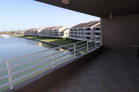 Condo in Saint Petersburg, Florida, 1 bedroom  № 1894827 - photo 16