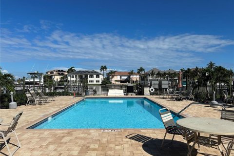Condo in Saint Petersburg, Florida, 1 bedroom  № 1894827 - photo 25