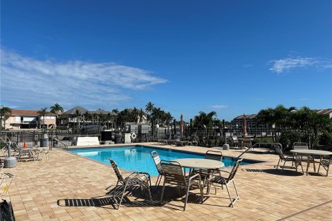 Condo in Saint Petersburg, Florida, 1 bedroom  № 1894827 - photo 26