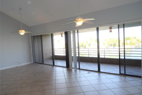 Condo in Saint Petersburg, Florida, 1 bedroom  № 1894827 - photo 9