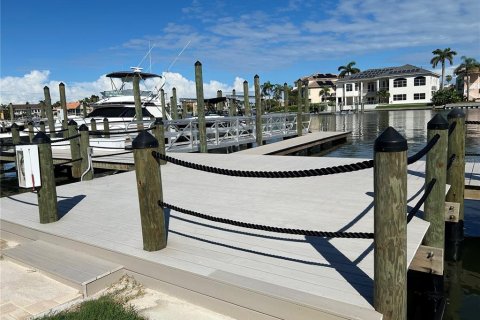 Condo in Saint Petersburg, Florida, 1 bedroom  № 1894827 - photo 28