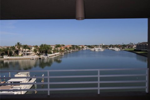 Condo in Saint Petersburg, Florida, 1 bedroom  № 1894827 - photo 14