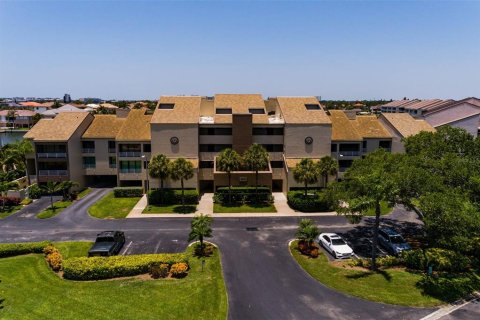 Condo in Saint Petersburg, Florida, 1 bedroom  № 1894827 - photo 2