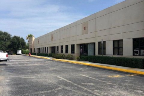 Propiedad comercial en alquiler en Boynton Beach, Florida № 1096658 - foto 1