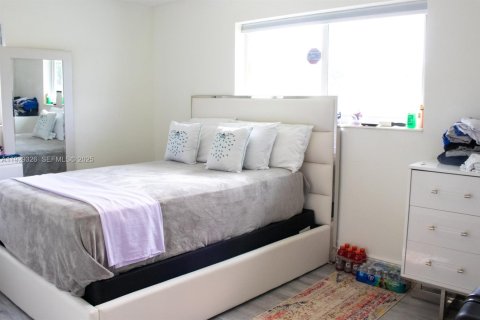 House in Pembroke Pines, Florida 4 bedrooms, 180.42 sq.m. № 1988454 - photo 9