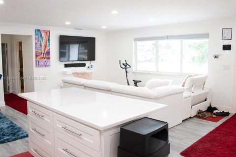 House in Pembroke Pines, Florida 4 bedrooms, 180.42 sq.m. № 1988454 - photo 23