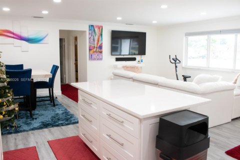 House in Pembroke Pines, Florida 4 bedrooms, 180.42 sq.m. № 1988454 - photo 25