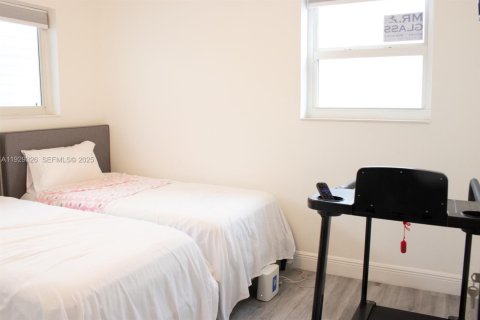 House in Pembroke Pines, Florida 4 bedrooms, 180.42 sq.m. № 1988454 - photo 10