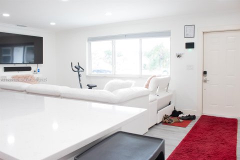 House in Pembroke Pines, Florida 4 bedrooms, 180.42 sq.m. № 1988454 - photo 22