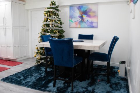 House in Pembroke Pines, Florida 4 bedrooms, 180.42 sq.m. № 1988454 - photo 30