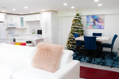 House in Pembroke Pines, Florida 4 bedrooms, 180.42 sq.m. № 1988454 - photo 27