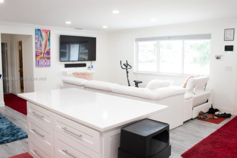 House in Pembroke Pines, Florida 4 bedrooms, 180.42 sq.m. № 1988454 - photo 24