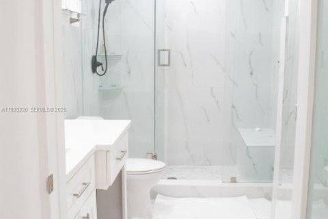 House in Pembroke Pines, Florida 4 bedrooms, 180.42 sq.m. № 1988454 - photo 7