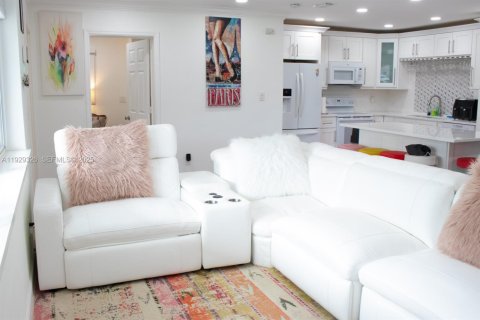 House in Pembroke Pines, Florida 4 bedrooms, 180.42 sq.m. № 1988454 - photo 28