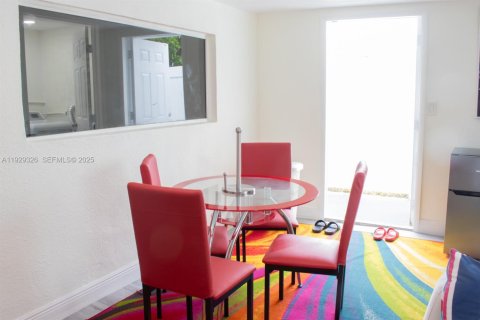 House in Pembroke Pines, Florida 4 bedrooms, 180.42 sq.m. № 1988454 - photo 15