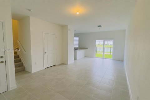 Снять в аренду таунхаус в Хомстед, Флорида 3 спальни, № 1982297 - фото 5