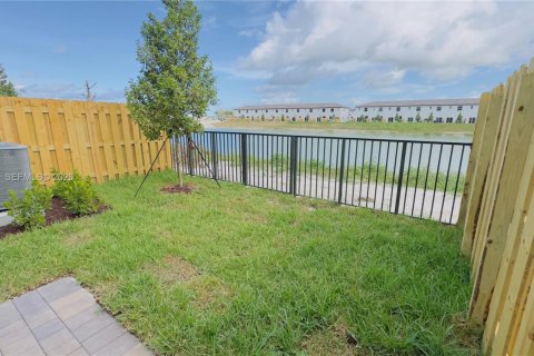 Снять в аренду таунхаус в Хомстед, Флорида 3 спальни, № 1982297 - фото 21