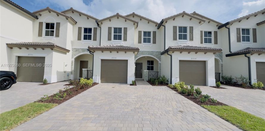 Таунхаус в Хомстед, Флорида 3 спальни № 1982297