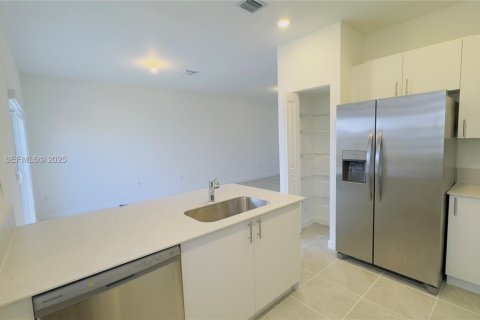 Снять в аренду таунхаус в Хомстед, Флорида 3 спальни, № 1982297 - фото 7